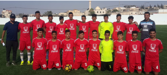 المشروبات الوطنية تتبرّع لنادي عنزا الرياضي بالمستلزمات والألبسة الرياضية